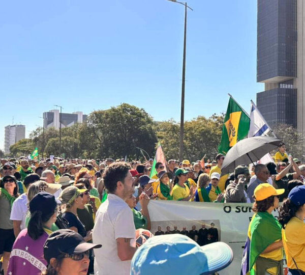 Veja fotos dos atos de apoio a Bolsonaro&hellip;