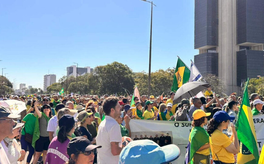 Veja fotos dos atos de apoio a Bolsonaro e contra Moraes