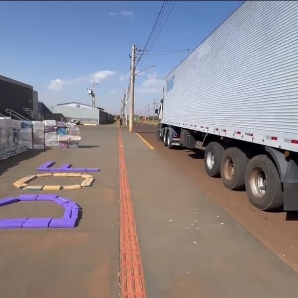 DOF apreende quatro toneladas de maconha em caminhão&hellip;