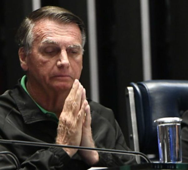 Bolsonaro pede orações em visita ao Senado e&hellip;
