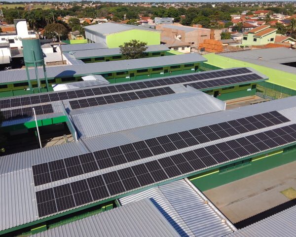 Placas solares e produção de energia limpa levam&hellip;