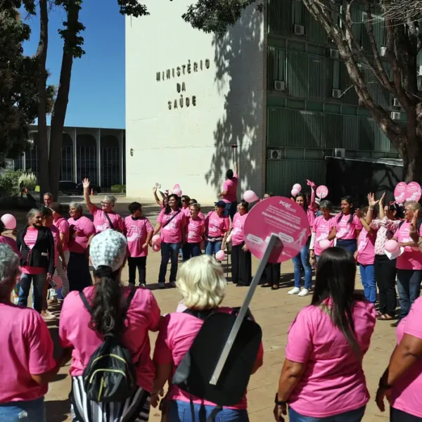 Câncer de mama: Manifestação cobra acesso a tratamento&hellip;