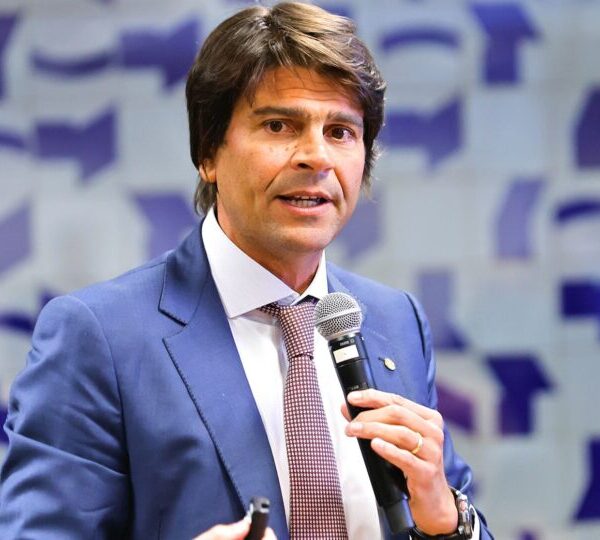 Reforma administrativa do Congresso não mexe com supersalários&hellip;