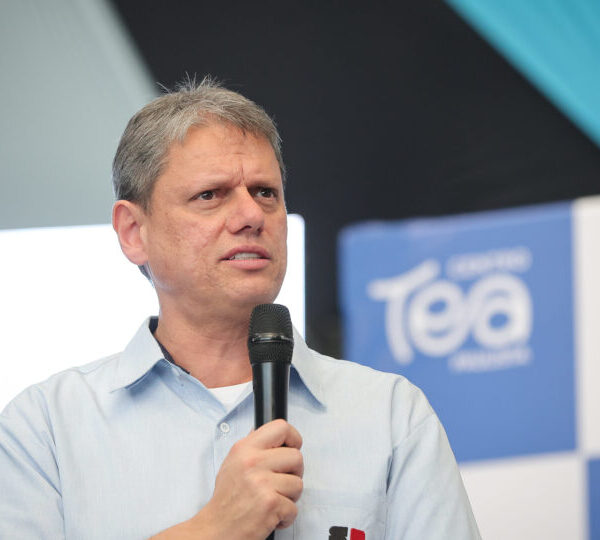Tarcísio se equilibra para agradar a direita e&hellip;