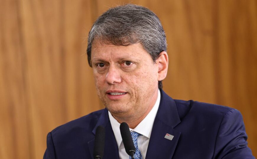 Tarcísio diz que tarifas de Trump demandam “união de esforços”