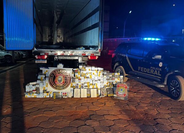 Caminhão frigorífico é apreendido com quase mil celulares&hellip;