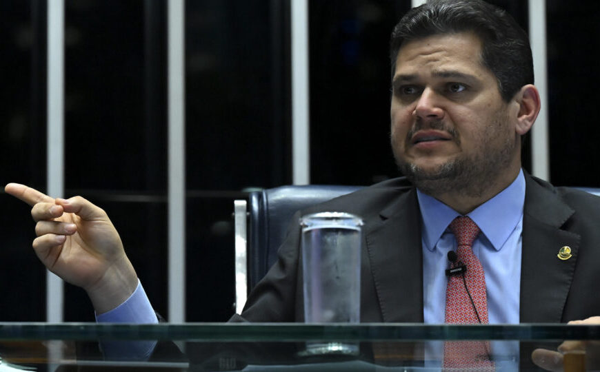 Projeto para limitar ações de partidos nanicos no STF ganha força no Centrão após crise do IOF