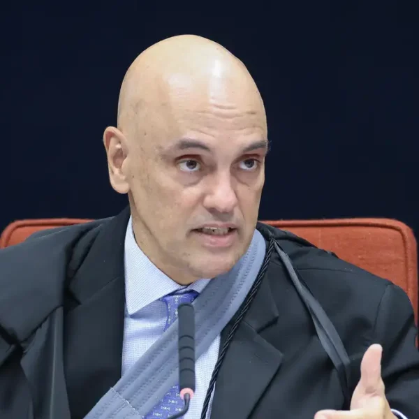 Moraes decide não prender Bolsonaro por descumprimento de&hellip;