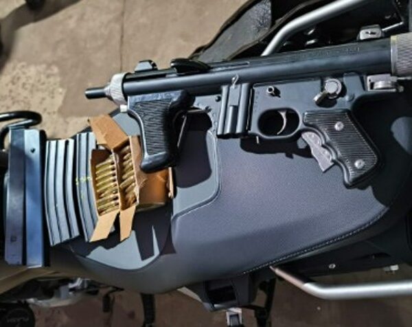 PM apreende submetralhadora em salão de beleza