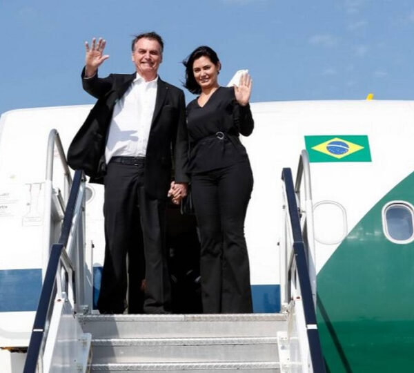 Com Bolsonaro silenciado,  Michelle assume protagonismo em meio&hellip;