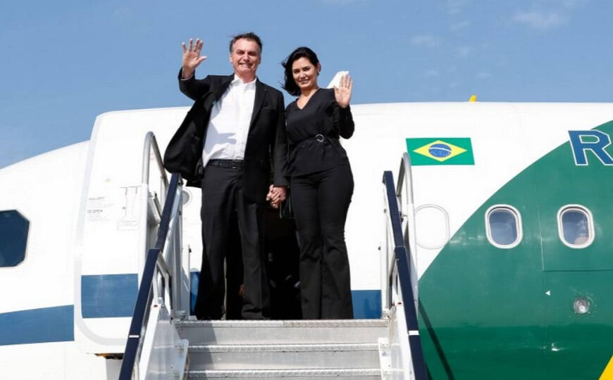 Com Bolsonaro silenciado,  Michelle assume protagonismo em meio à divisão no PL