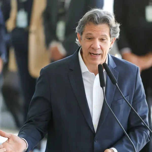 Ministro da Fazenda nega alteração da meta fiscal