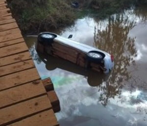 Mãe e filha morrem após carro cair de&hellip;