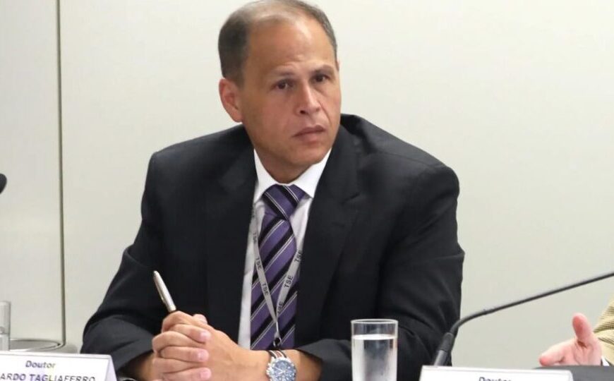 Ex-assessor de Moraes defende Eduardo e promete revelações sobre ministro