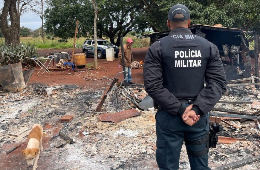 Acusado de bater na mãe e colocar fogo na casa dela é preso pela PM