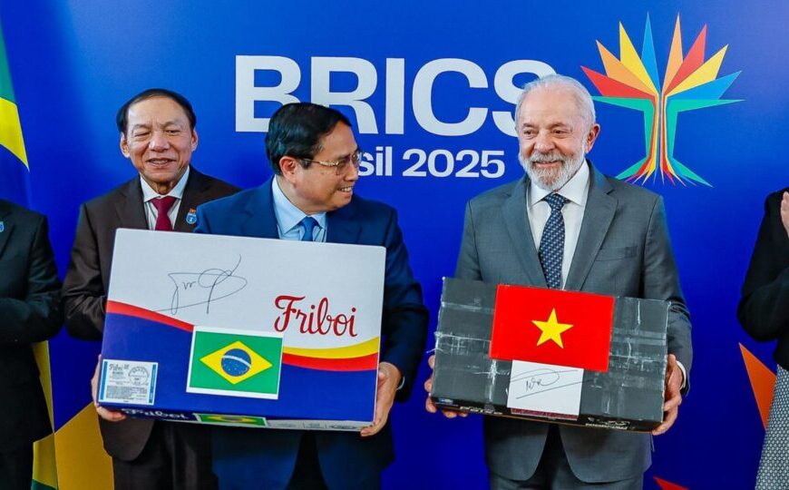 Lula presenteia premiê com caixa da Friboi enquanto irmãos Batista se reaproximam do Poder