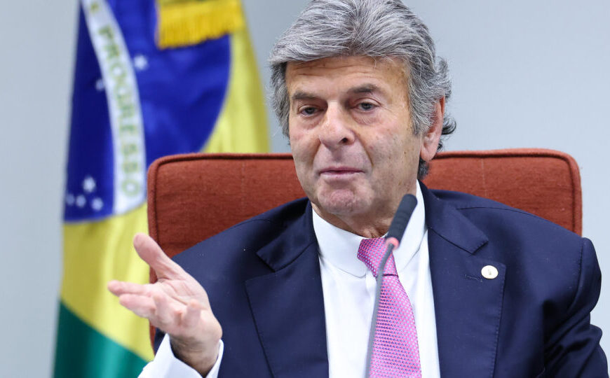 Fux diverge de Moraes e vota contra restrições impostas a Bolsonaro