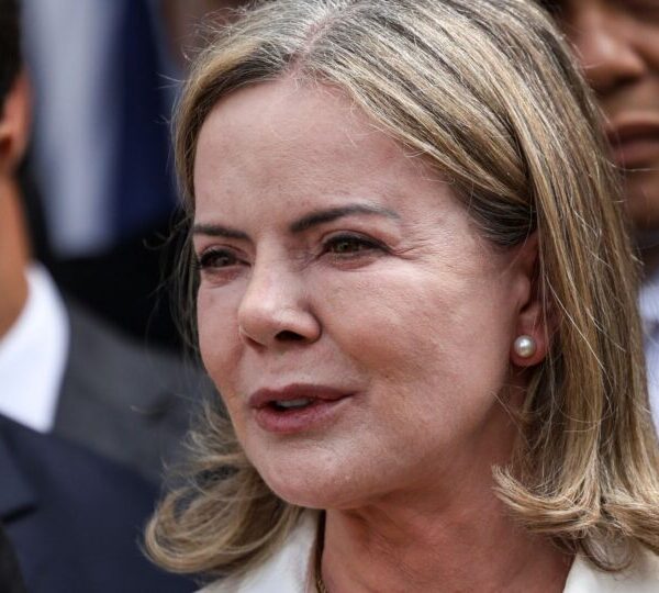 Gleisi repudia “ataques pessoais” a Motta nas redes&hellip;