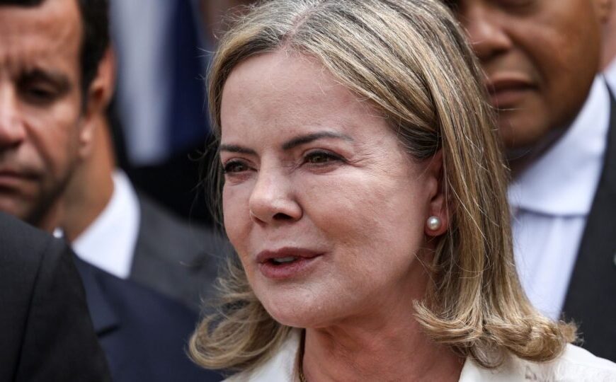 Gleisi repudia “ataques pessoais” a Motta nas redes após derrubada do IOF