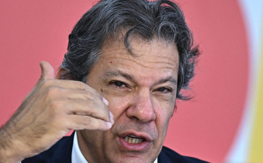 Haddad pede que família Bolsonaro saia do caminho&hellip;