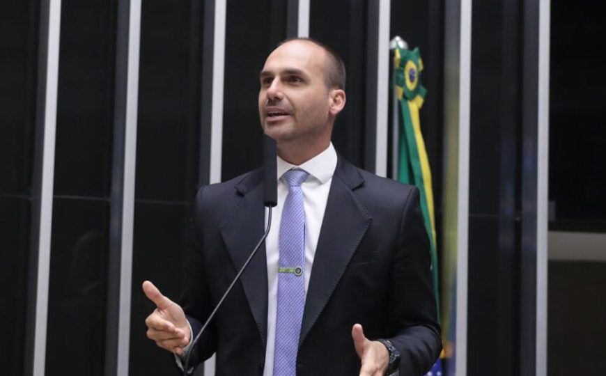 Licença de Eduardo Bolsonaro termina neste domingo; PL articula permanência