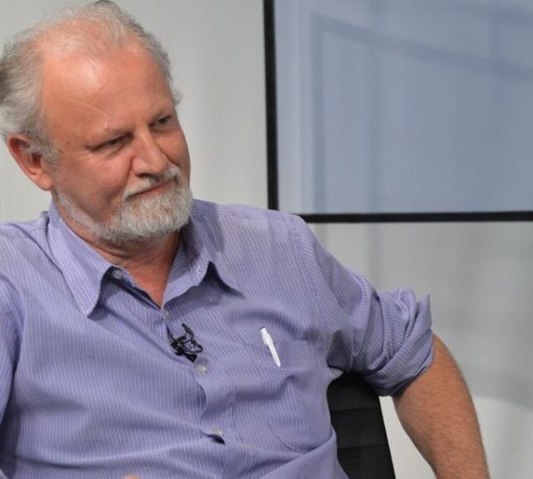 Stédile entrega demandas de movimentos sociais a líderes&hellip;