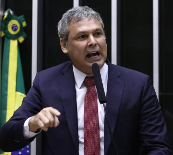 Líder do PT pede que STF inclua Jair&hellip;