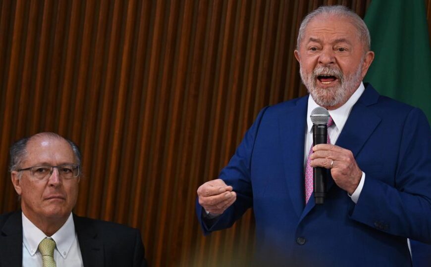 Governo Lula vê politização em ato de Trump, convoca ministros e base culpa família Bolsonaro