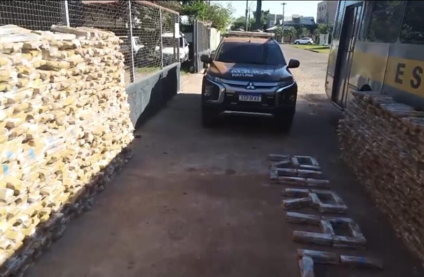 Ônibus escolar é apreendido com…