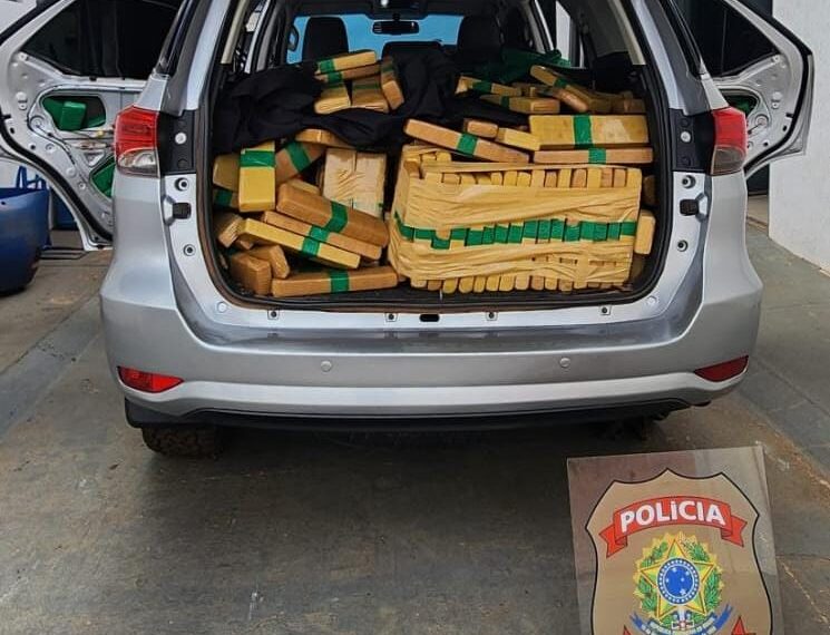 Polícia Federal apreende quase uma tonelada de maconha&hellip;