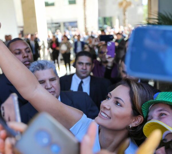Michelle diz que Lula deve “assumir erros” e&hellip;