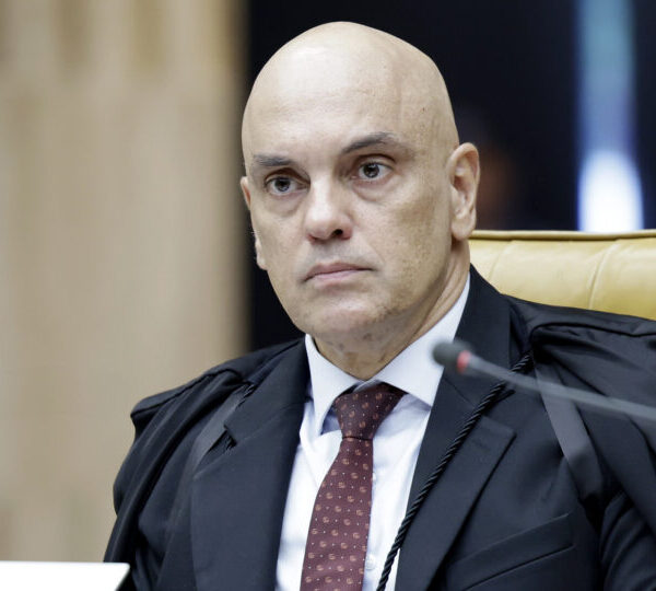 Moraes manda investigar negociação de dólares no dia&hellip;
