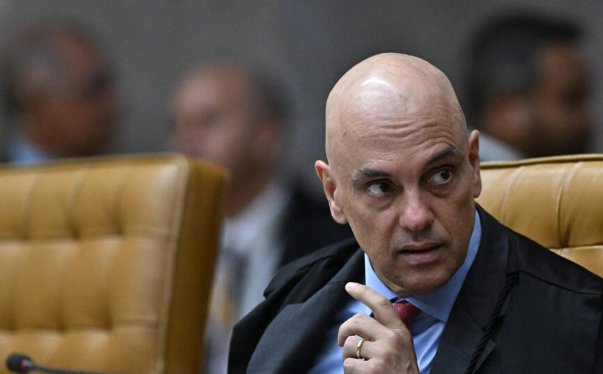 Moraes dispensa análise de pedido de entrevista com Bolsonaro e diz que não há…