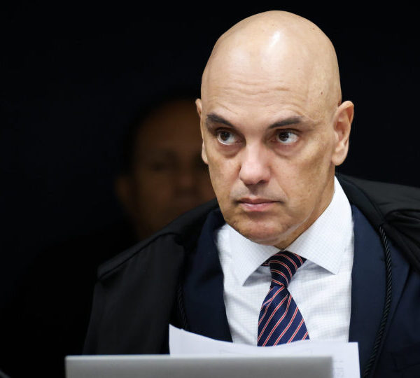 Moraes cancela depoimentos de Carlos e Eduardo como&hellip;