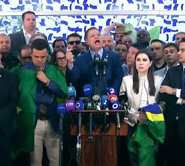 Oposição anuncia ofensiva pró-Bolsonaro com foco em impeachment&hellip;