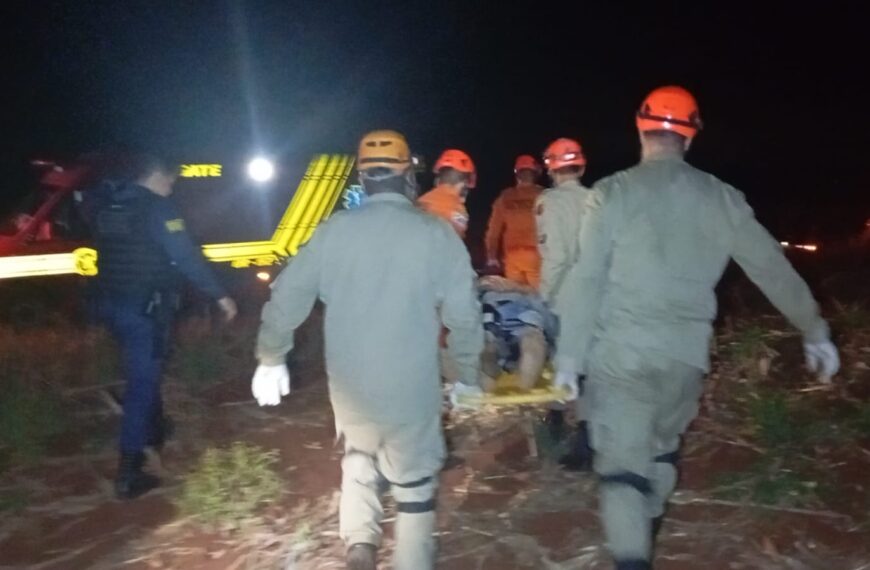 Homem de 48 anos sofre acidente após perder controle de veículo em estrada de terra