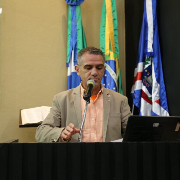 Vanderlei Avelino cobra limpeza no bairro Bosque Carandá&hellip;