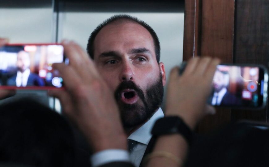 Eduardo Bolsonaro cobra rapidez na investigação após cárcere privado e assalto de mãe e avós