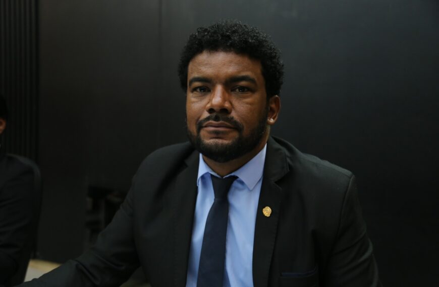 Reinaldo Jalasca solicita espaços de lazer e melhorias na sinalização viária