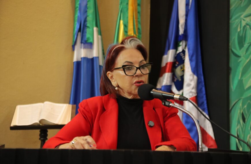 Lourdes Monteiro cobra mais segurança no trânsito e regularização do fornecimento de fraldas na rede pública