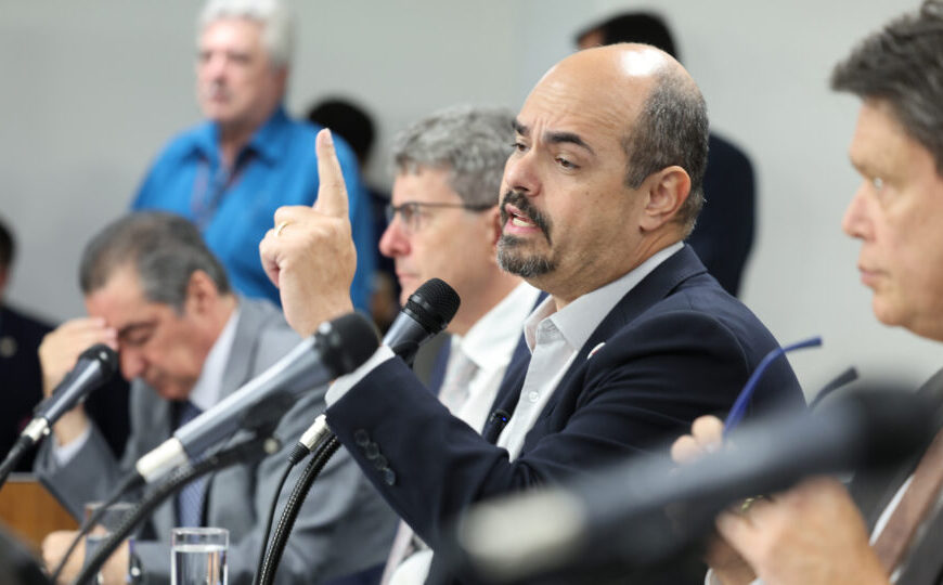 Governo de Minas corre contra o tempo para…