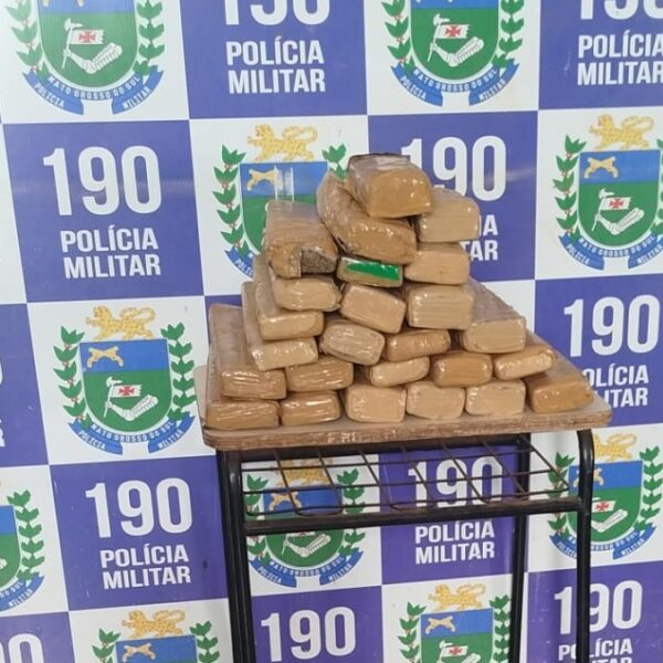 Após denúncia, PM apreende 20,3 quilos de maconha&hellip;