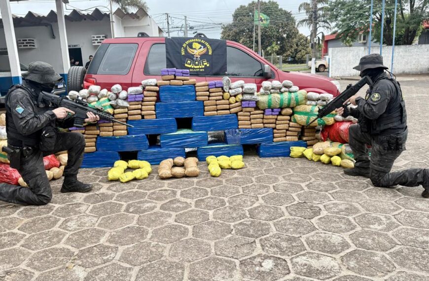 Carro furtado no Rio Grande do Sul é apreendido em MS com 500 quilos de drogas