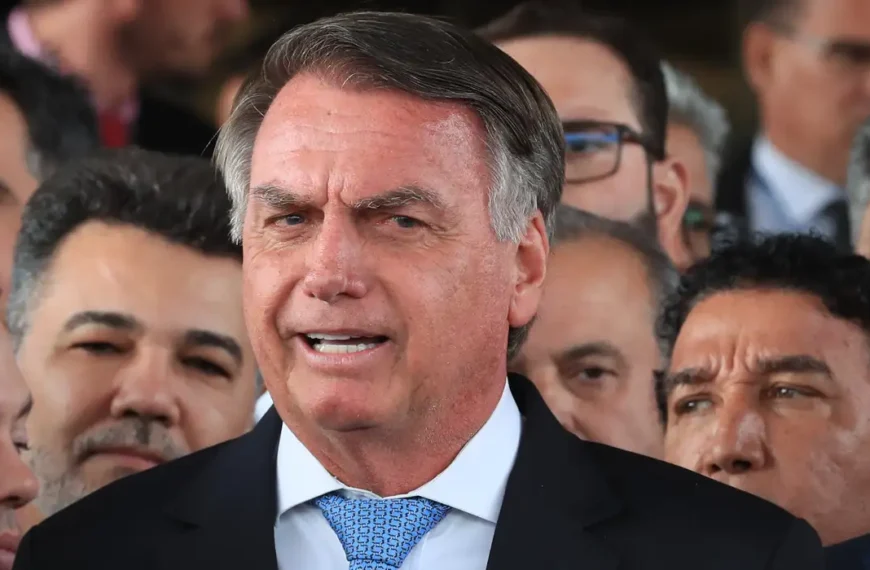 Bolsonaro nega tentativa de fuga e pede revogação…