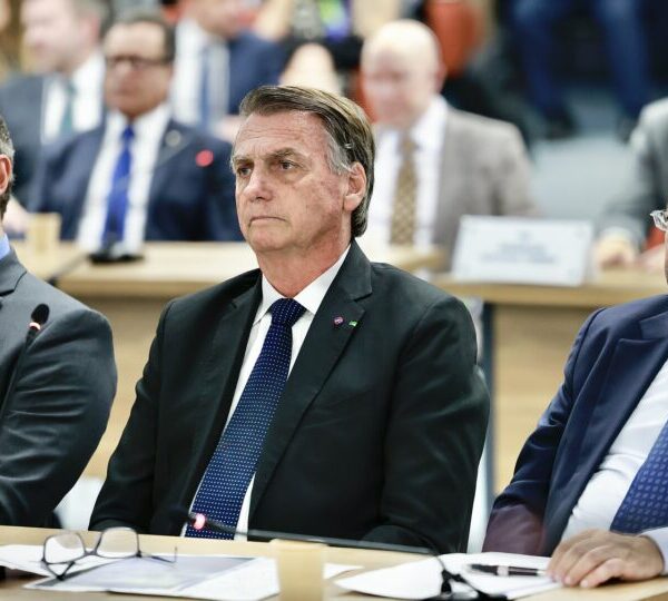 Defesa diz que Bolsonaro não violou restrições de&hellip;