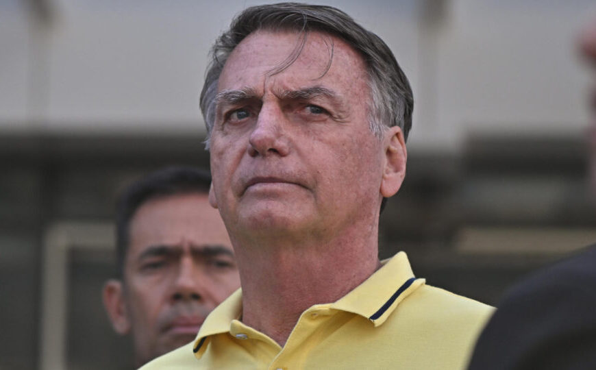 Revista inglesa projeta condenação de Bolsonaro e diz que Brasil “pode ensinar” aos EUA