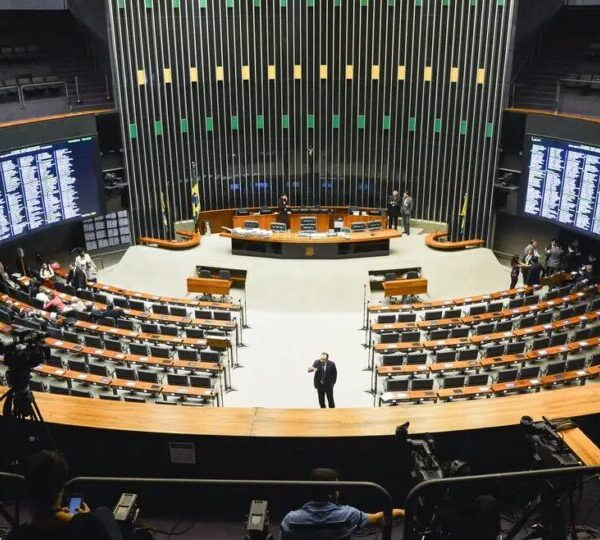 Oposição quer derrubar taxação de ricos e obrigar&hellip;