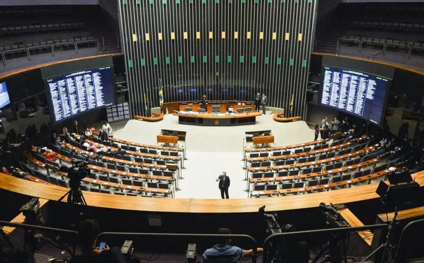Oposição quer derrubar taxação de ricos e obrigar governo a cortar gastos