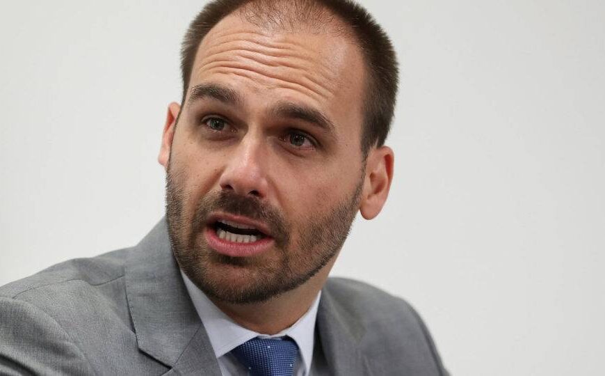 “Se o meu pai não puder se candidatar, eu gostaria de sair candidato”, declara Eduardo Bolsonaro