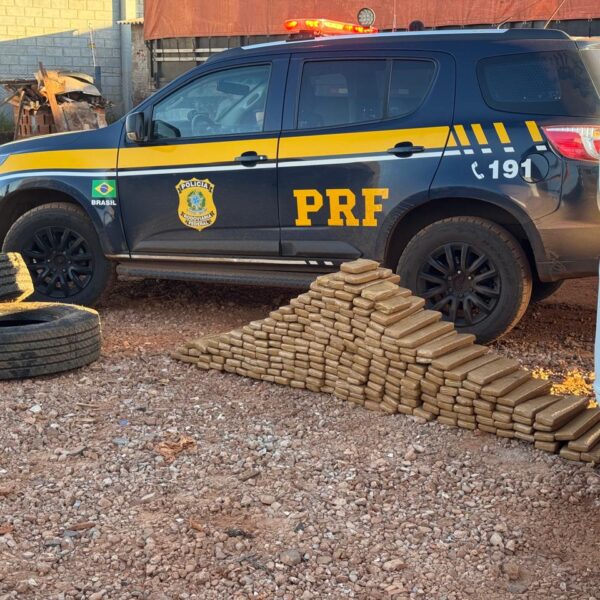 PRF apreende maconha e celulares em carreta que&hellip;